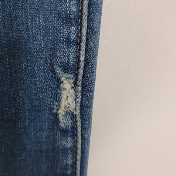 Levi's Women's Boyfriend Straight Jeans Size 27 Medium Wash Blue Denim 29x26 - Picture 8 of 13